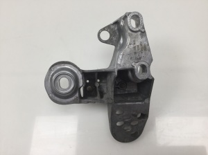   Engine holder 