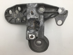  Engine holder 