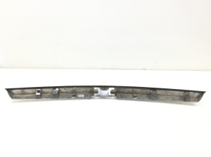  Trunk lid strap 