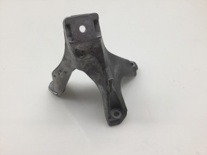   Engine holder 