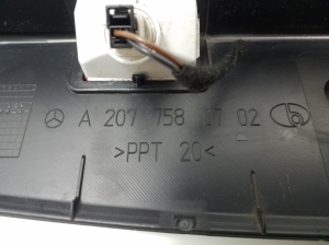 Mercedes Benz E-Class W207 (2009–2017) Sonstiges Teil der Heckklappenverkleidung A2077580702 - 2