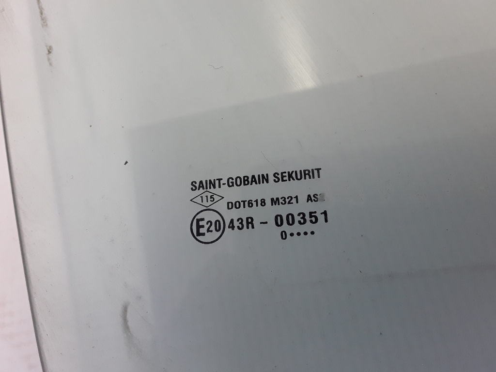 DACIA Duster 1 generation (20102017) Front Right Door Glass 803000544R