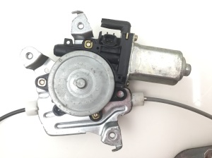 NISSAN X-Trail T30 (2001–2007) Aizmugurējo durvju logu pacēlājs 8073189913 - 2