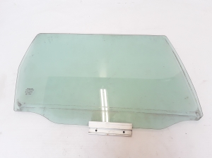   Rear side door glass  - 30674329 