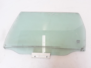   Rear side door glass  - 30674328 
