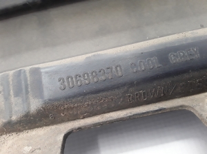 VOLVO XC70 (2000–2007) Karbi välimine ilupaneel 30698370 - 2