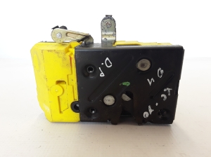 VOLVO XC70 (2000–2007) Front door lock 30699749 - 2