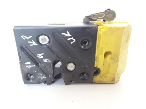 VOLVO XC70 (2000–2007) Front door lock 30699747 - 2