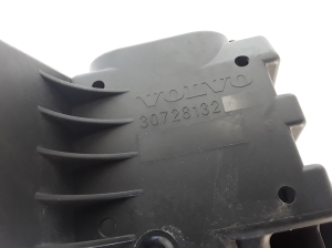 VOLVO XC70 (2000–2007) Kaitsmeploki hoidik kapoti all 30728132 - 3