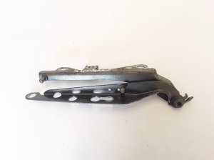 VOLVO XC70 (2000–2007) Hood hinge 30716744 - 2