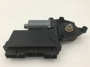 Rear side door window regulator motor - 8E0959802A
