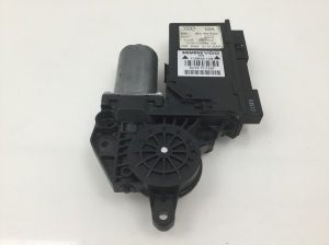 AUDI A4 B7 (2004–2008) Rear side door window regulator motor 8E0959802A - 3