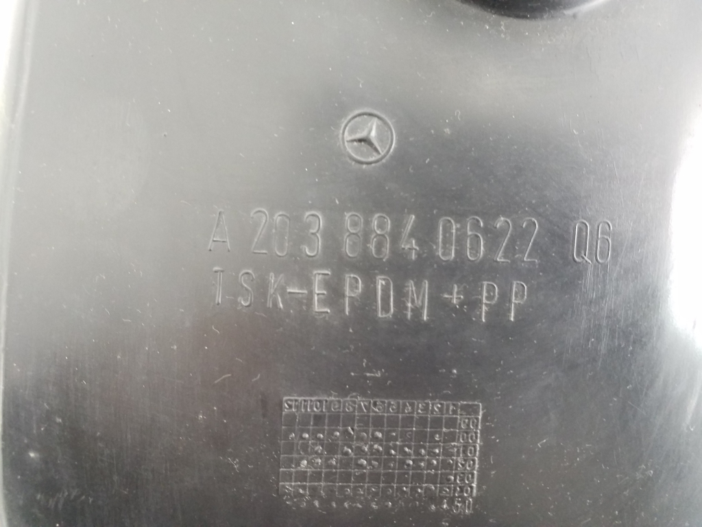 MERCEDES-BENZ C-Class W203/S203/CL203 (2000-2008) Carenaj aripa dreapta Partea fața A2038840622 20370552