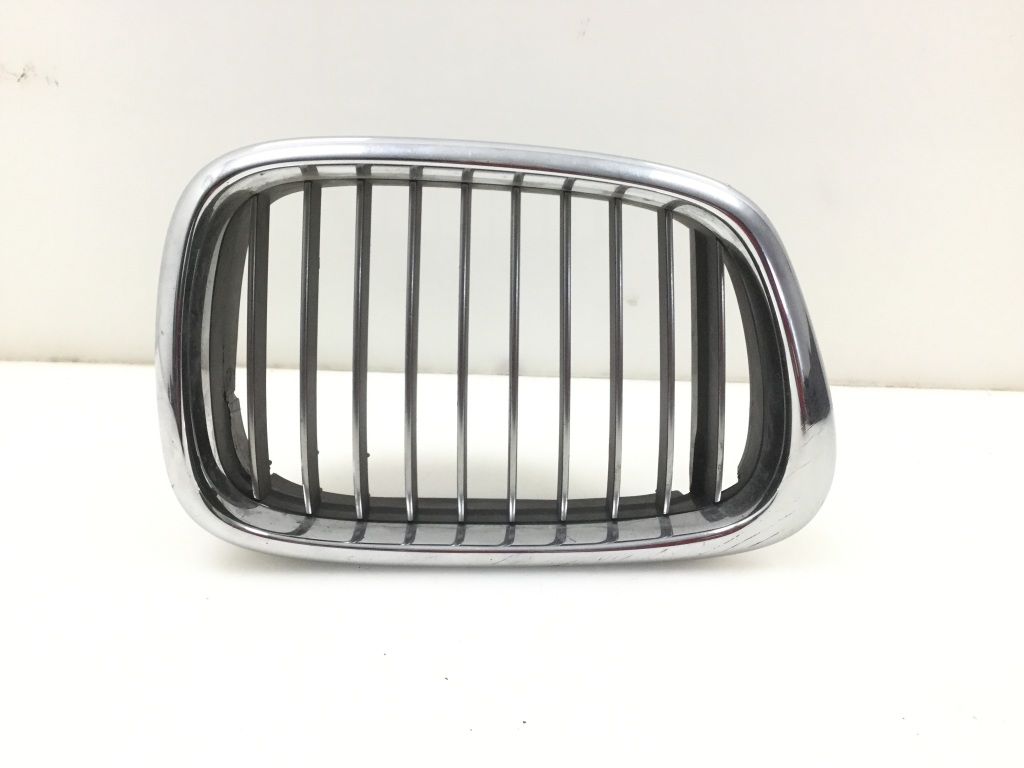 BMW 5 SERIES E39 (1995–2004) Iluvõre ja selle osad 8184532 BMW 5 SERIES E39 (1995–2004) Iluvõre ja selle osad 8184532