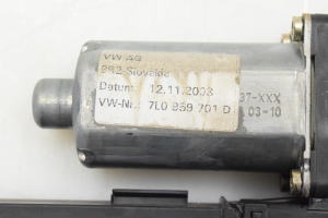 Volkswagen Touareg I (2002–2010) Priekšējo durvju logu pacēlāja motoriņš 0130821765 - 3