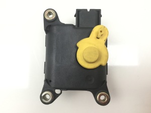 Volkswagen Passat B5 (1997–2005) Stellmotor Heizungsklappe 8D2820511C - 2