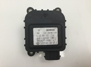 Volkswagen Passat B5 (1997–2005) Stellmotor Heizungsklappe 8D2820511C - 3