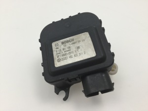 AUDI A6 C5 (1997–2005) Stellmotor Heizungsklappe 4B2820511D - 2