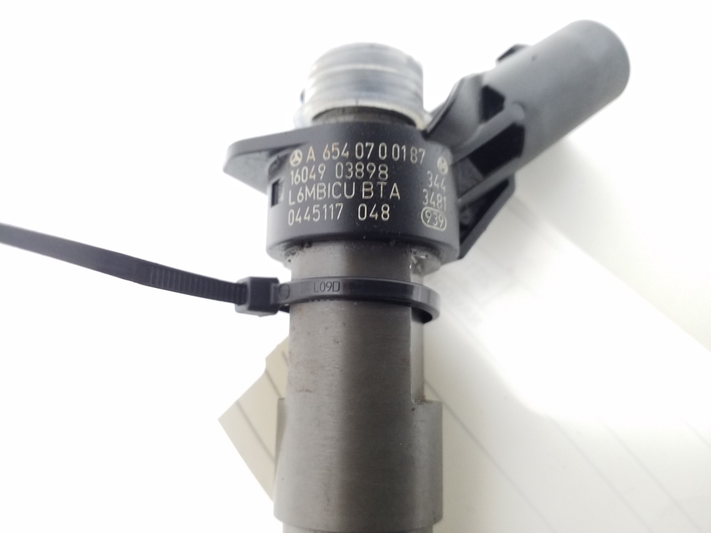 Used Mercedes Benz EClass Fuel injector A6540700187
