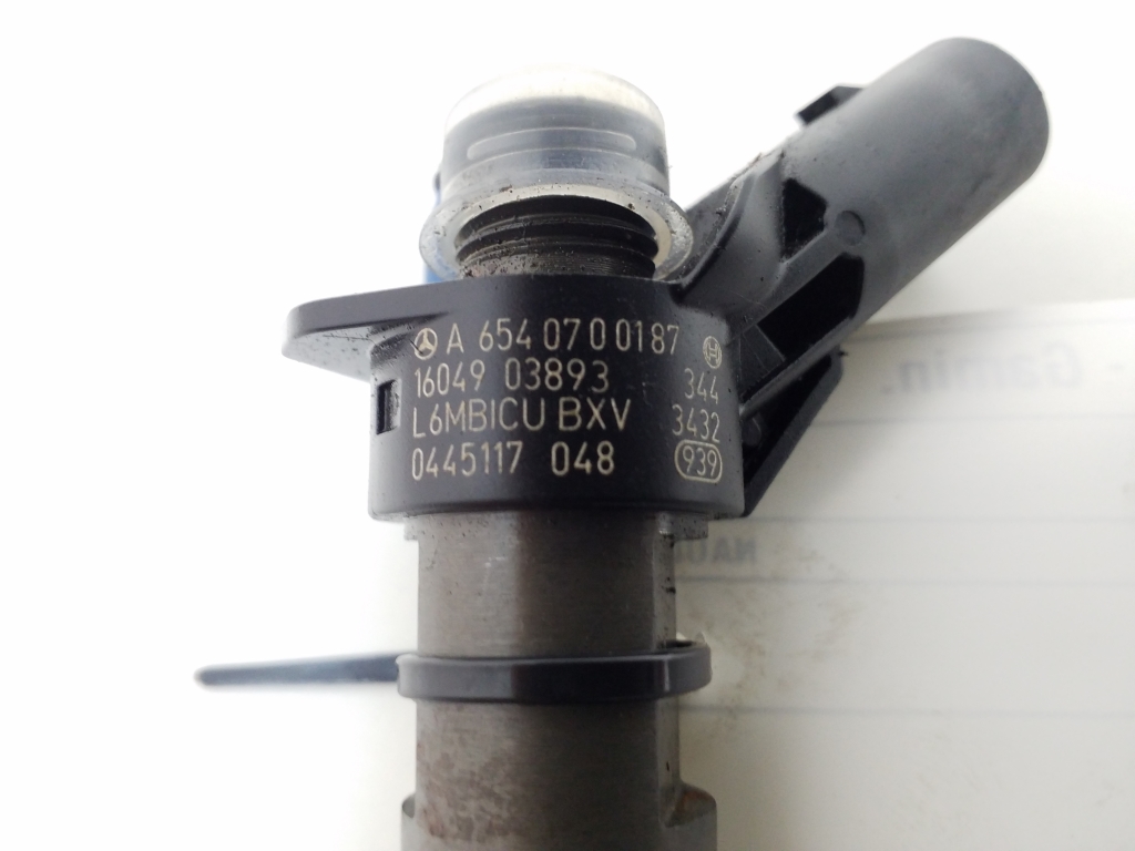 Used Mercedes Benz EClass Fuel injector A6540700187