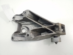  Engine holder 