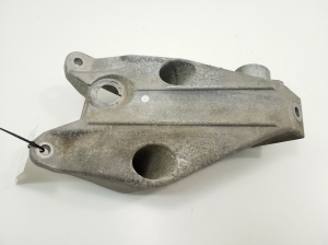  Engine holder 