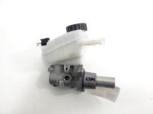  Master cylinder 