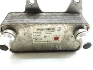 Mercedes Benz E-Class W213 (2017–2026) Õlijahuti plokil A0995006300 - 2