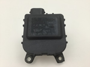 Volkswagen Passat B5 (1997–2005) Stellmotor Heizungsklappe 8D2820511E - 2