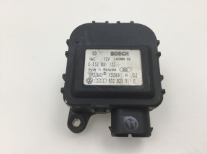 AUDI A4 B5 (1994–2001) Stellmotor Heizungsklappe 8D2820511C - 2