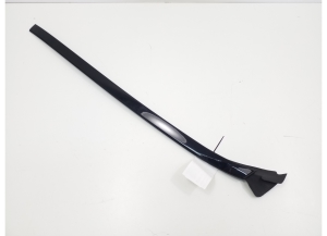   Windscreen strut outer 