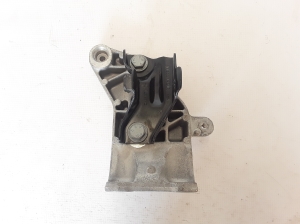  Engine holder 