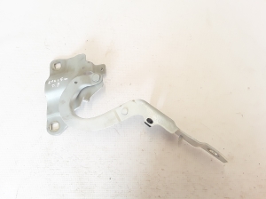  Engine cover hinge 