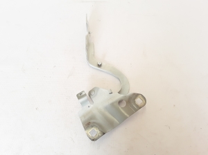  Engine cover hinge 