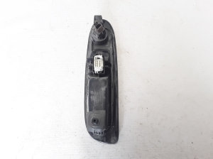 RENAULT Clio II (1998–2005) Fensterheberschalter vorne 8200084005 - 2