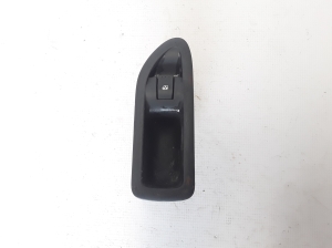 Tagumise külgukse aknalüliti - 8200317494