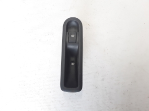 Rear side door window switch - 8200635069