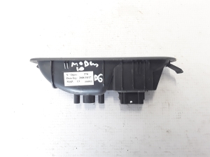 RENAULT Modus (2004–2012) Schalter el. Fensterheber hinten 8200635069 - 4