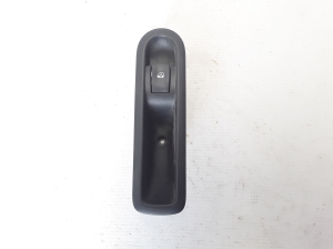 Rear side door window switch - 8200635069