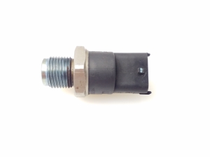 Fuel rail pressure sensor - 8200391398