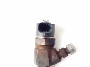  Fuel injector 