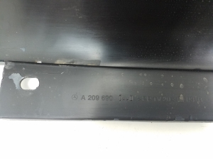 Mercedes Benz CLK-Class 209 (2002–2009) Karbi välimine ilupaneel A2096900440 - 3