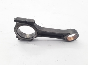  Connecting rod 