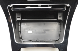 Mercedes Benz C-Class 205 (2014–2021) Keskkonsool A2056805107 - 5