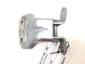 NISSAN Navara (1998–2007) Rear side door upper hinge - 2