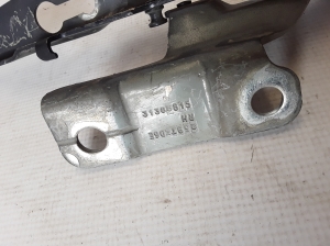  Engine cover hinge 