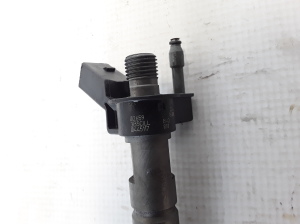  Fuel injector 