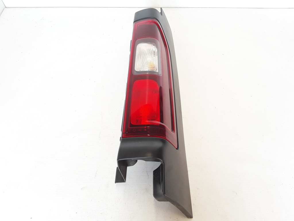 OPEL Vivaro B (2014-2019) Galinis dešinys žibintas 265504656R 22318154