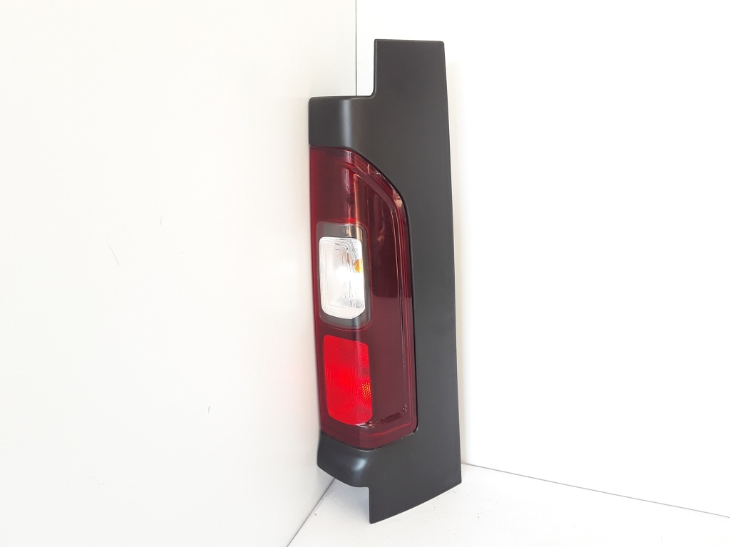 OPEL Vivaro B (2014-2019) Rear Right Taillight Lamp 265504656R 22318154