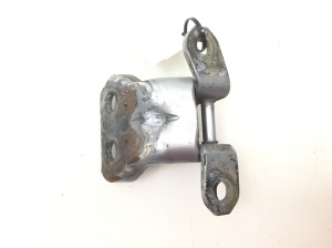 NISSAN Navara (1998–2007) Rear side door upper hinge - 2